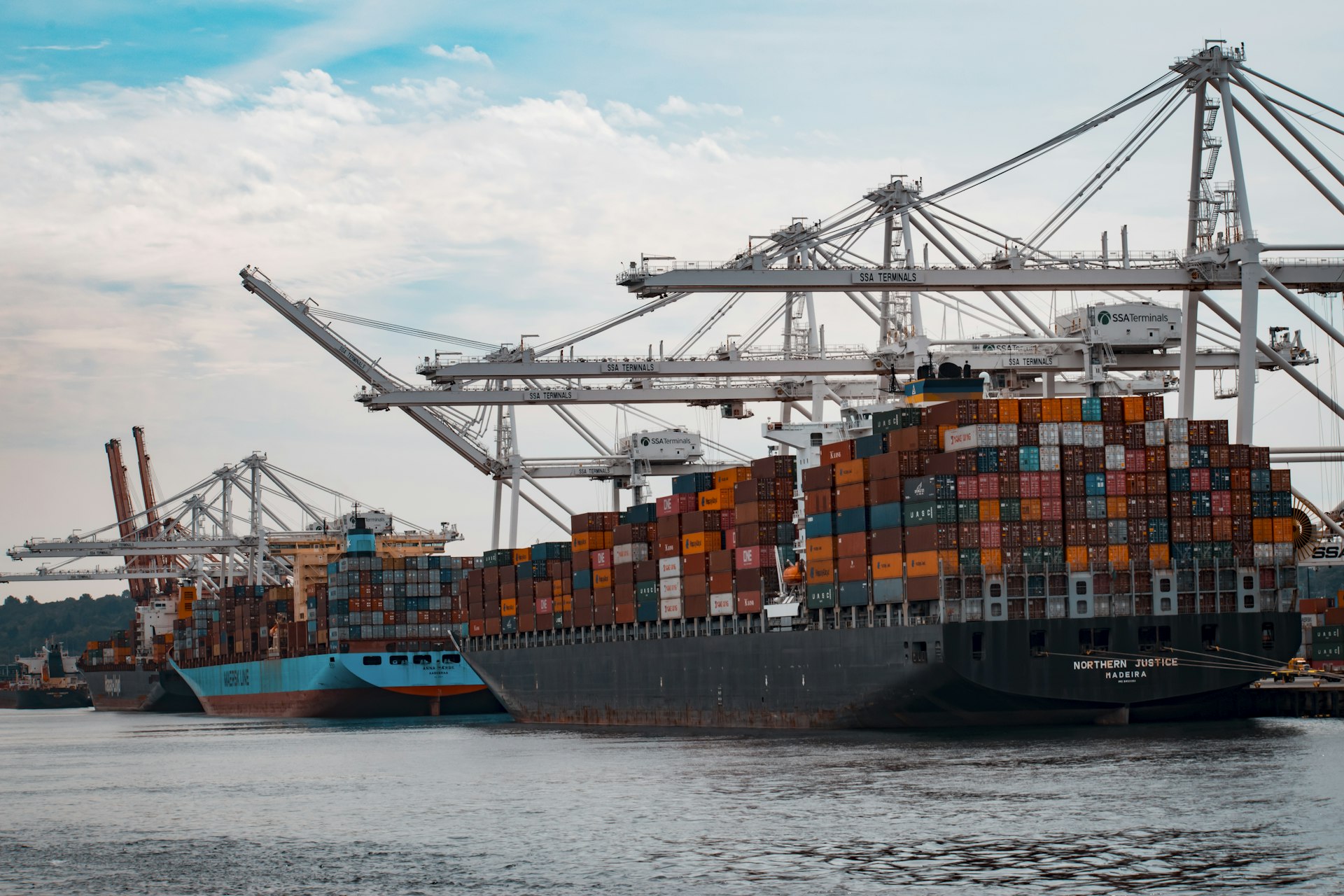 International shipping of packaged cargo